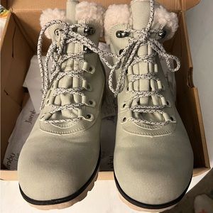 JBU Stone White boots